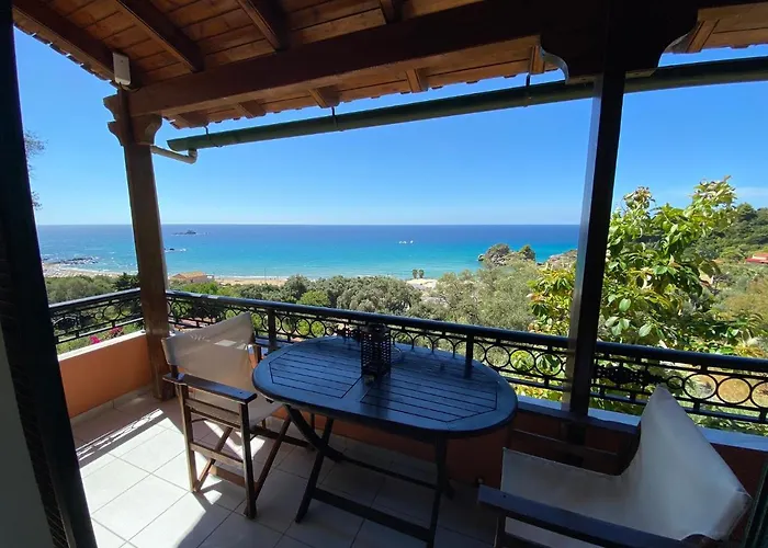 Papadatos Apts With Amazing View - 5Mins From The Beach