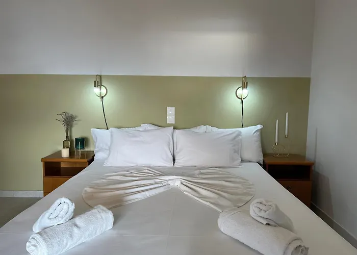 Papadatos Apts With Amazing View - 5Mins From The Beach