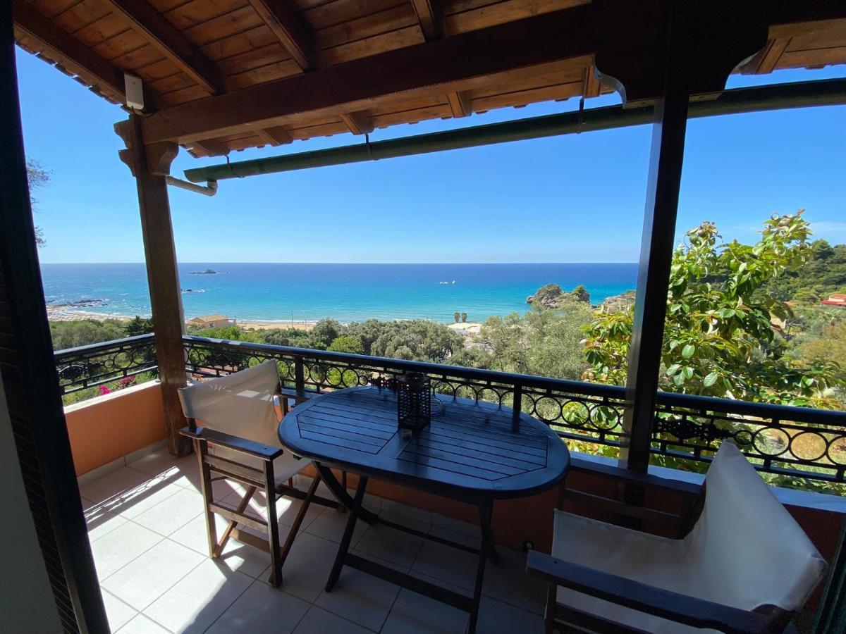 Papadatos Apts With Amazing View - 5mins From The Apartment