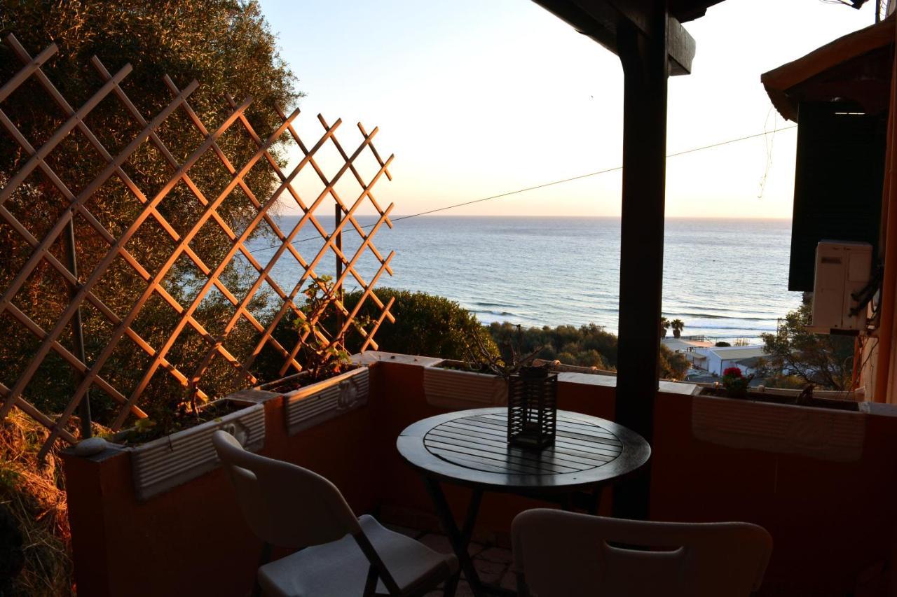 Papadatos Apts With Amazing View - 5mins From The