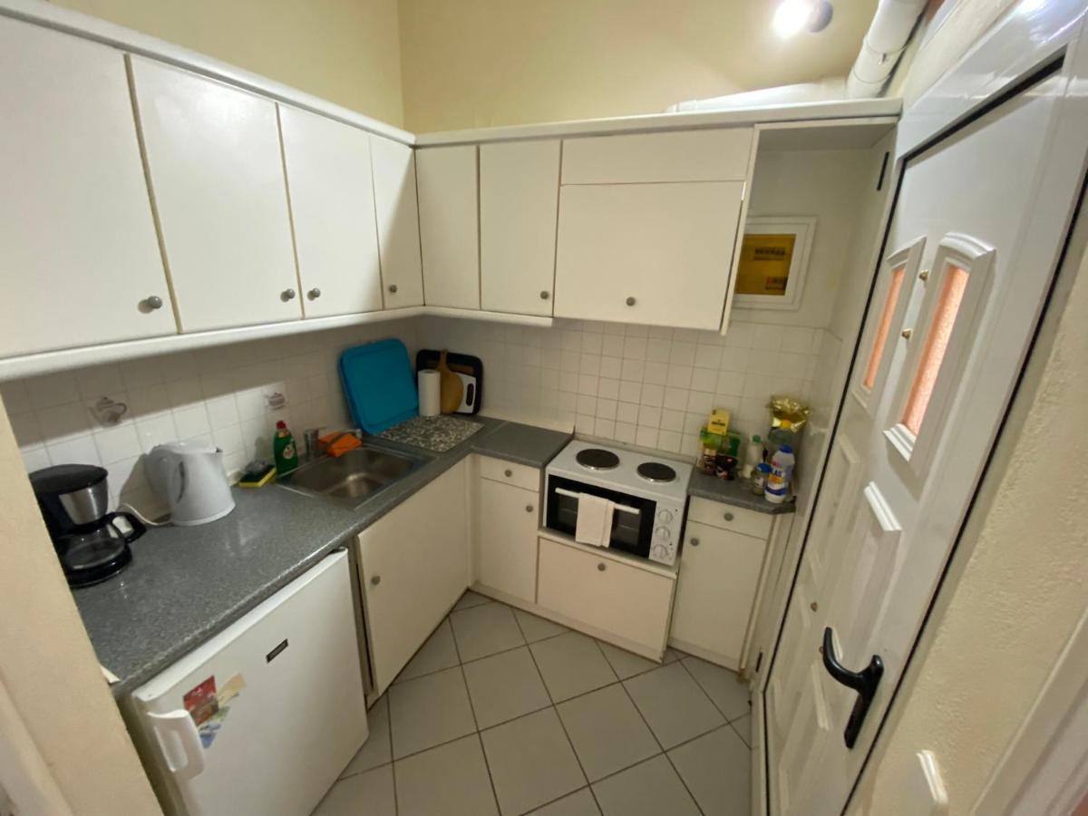 Papadatos Apts With Amazing View - 5mins From The