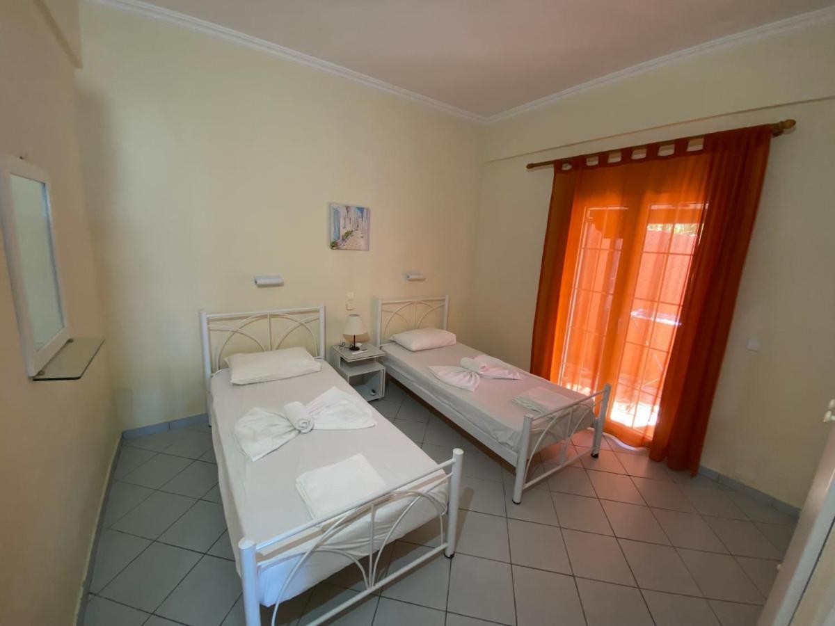 Papadatos Apts With Amazing View - 5mins From The Apartment Kontogialos