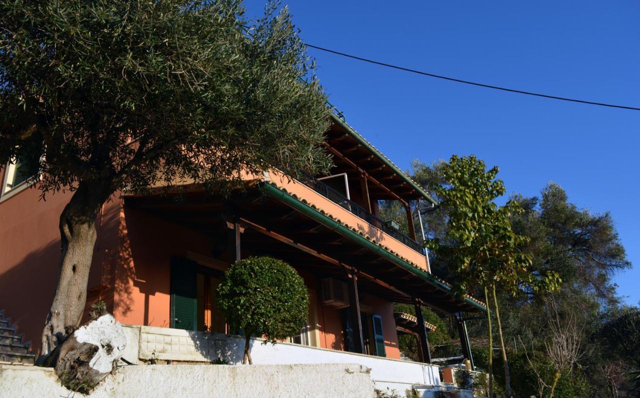 Papadatos Apts With Amazing View - 5mins From The *