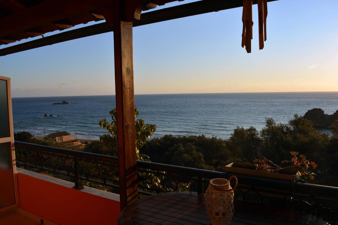 Papadatos Apts With Amazing View - 5mins From The Apartment