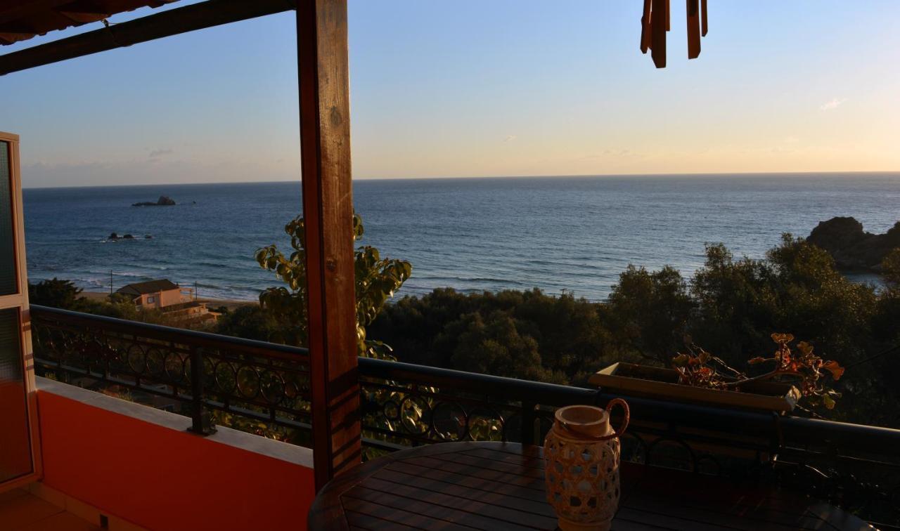 Papadatos Apts With Amazing View - 5mins From The *
