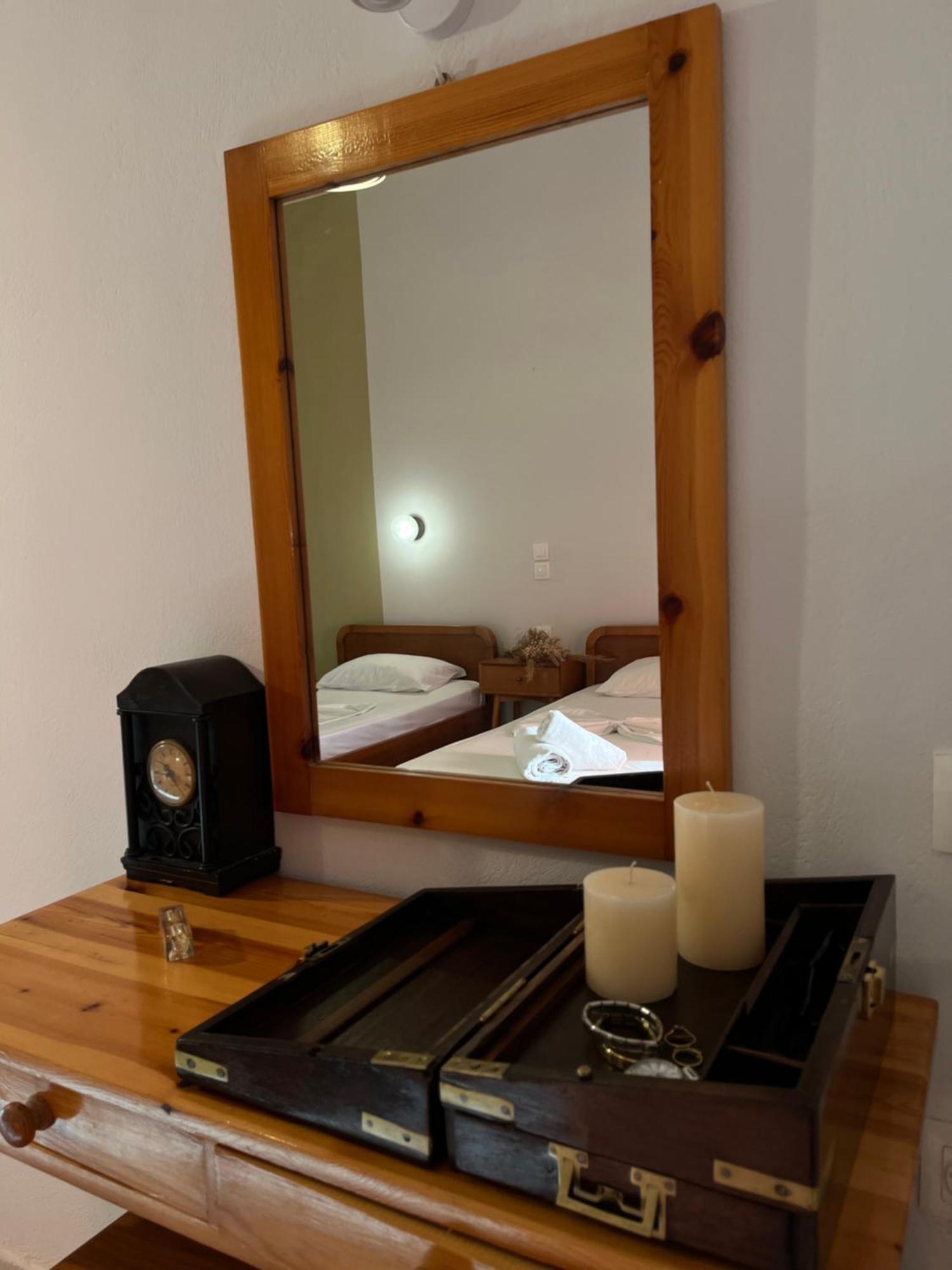 Papadatos Apts With Amazing View - 5mins From The Apartment Kontogialos
