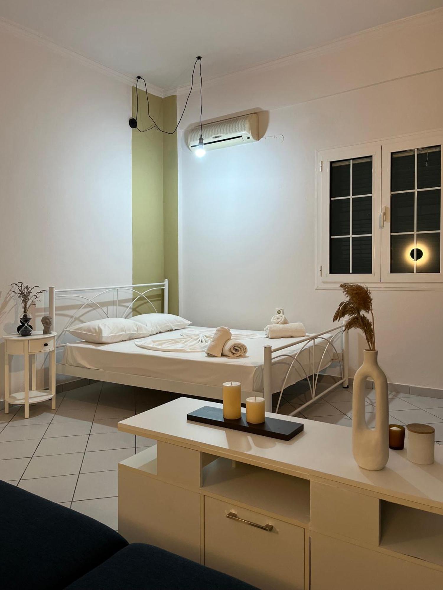 Papadatos Apts With Amazing View - 5mins From The Apartment *