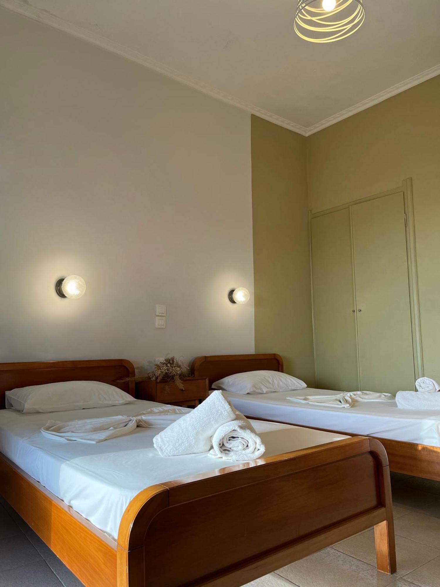 Papadatos Apts With Amazing View - 5mins From The Apartment
