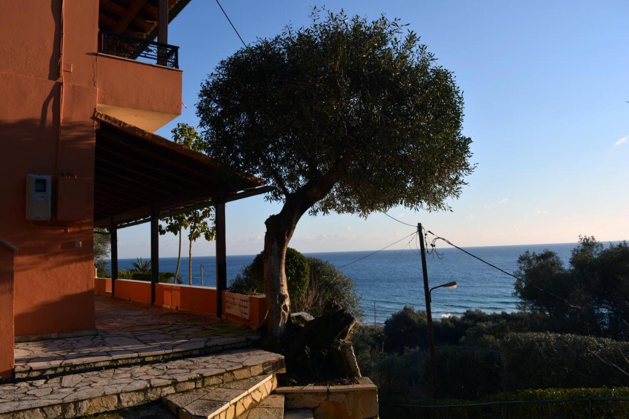 Papadatos Apts With Amazing View - 5mins From The