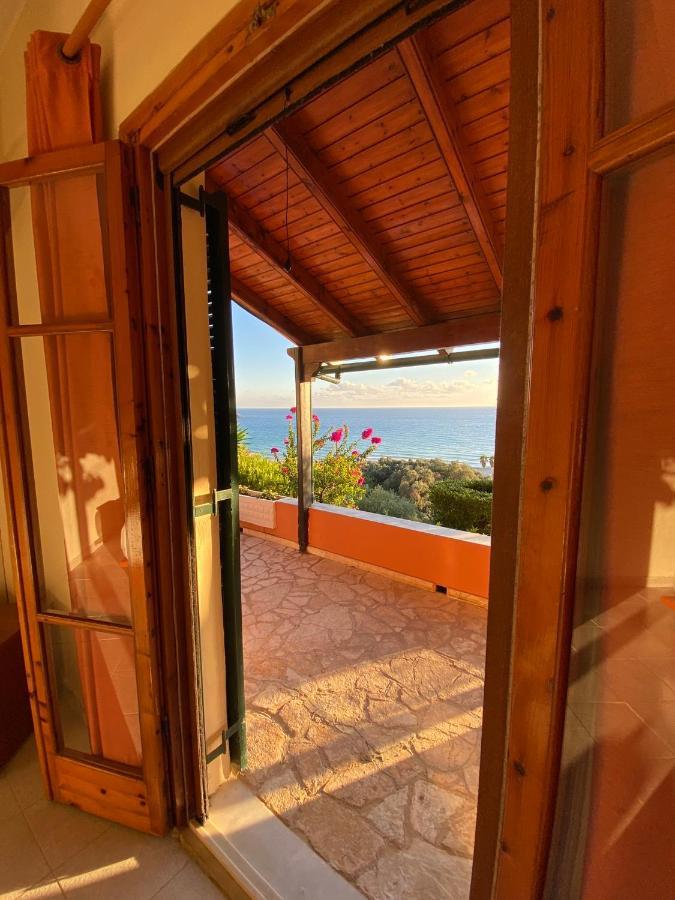 Papadatos Apts With Amazing View - 5mins From The *